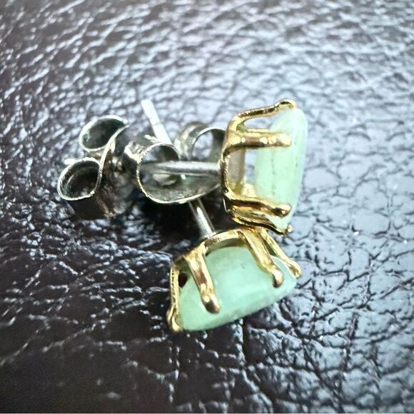 WOMEN’S GREEN GEMSTONE STUD EARRINGS – SILVER & GOLD MIXED METAL - Picture 5 of 17